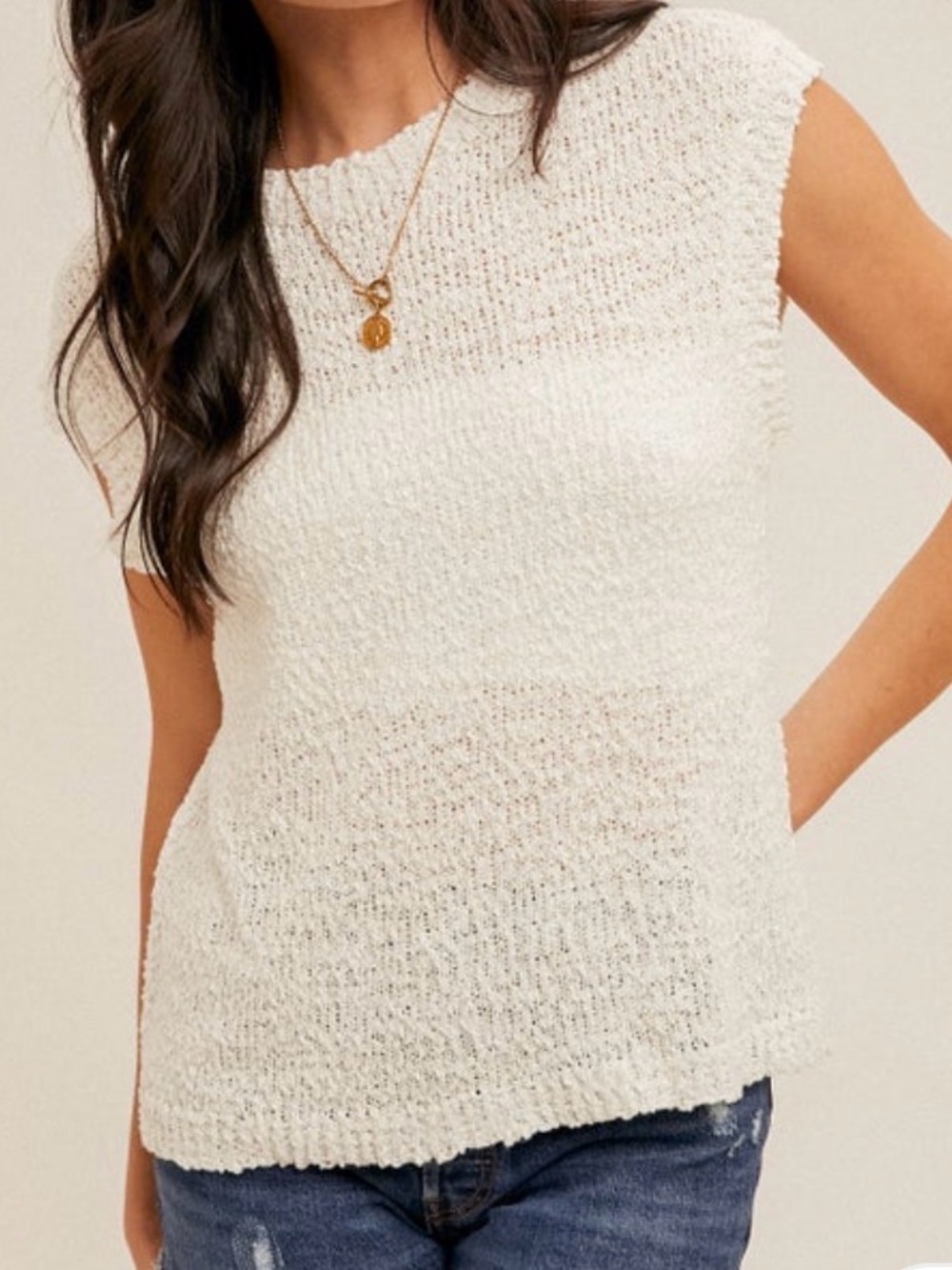 Lightweight White Loose Knit Sleeveless Top - Classic Women's Summer Tee. Medium
